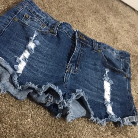 Cute ripped shorts for summer!☀️ - Picture 3 of 4